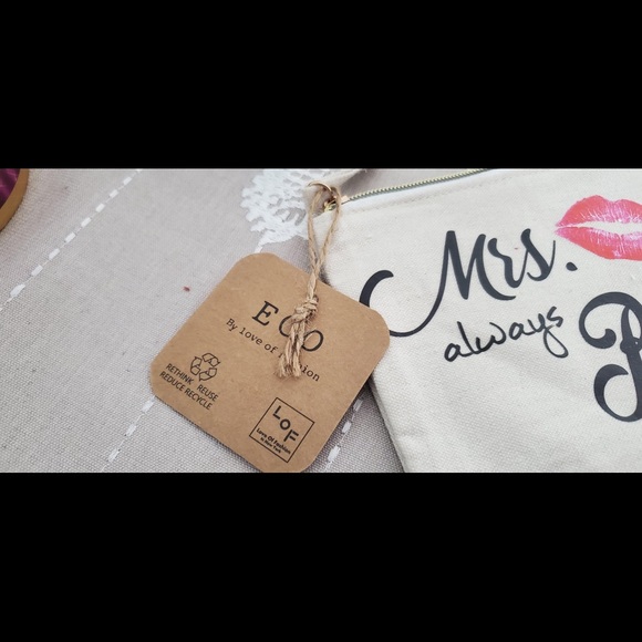 Mrs. Always Right pouch - Picture 3 of 7